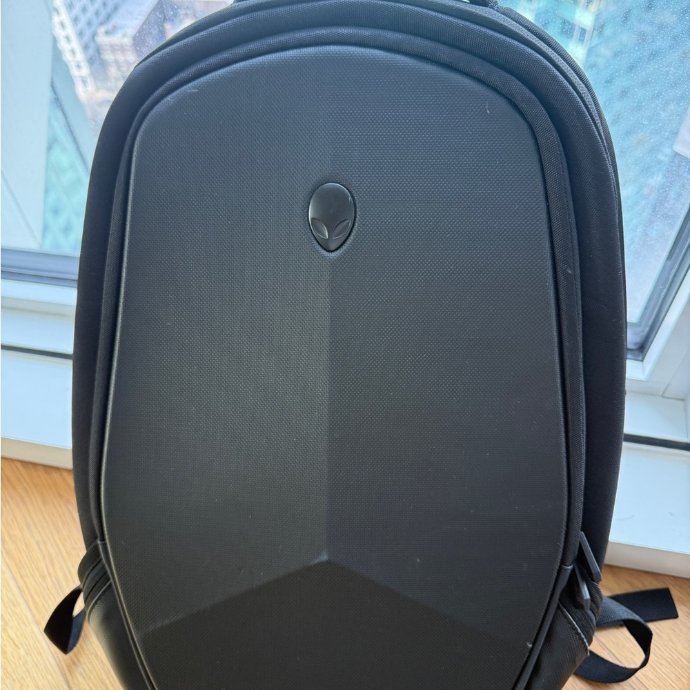 Alienware Vindicator Backpack - image 1